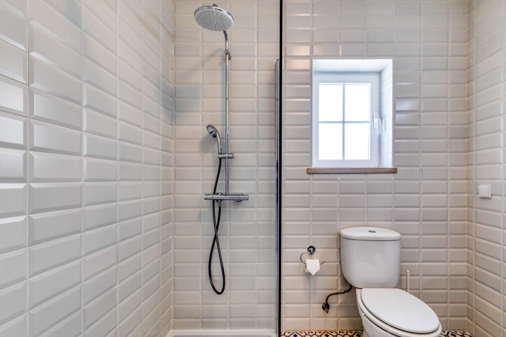 We love this fully renovated bathroom, with the lovely Portuguese tiles on the floor and big walk-in shower