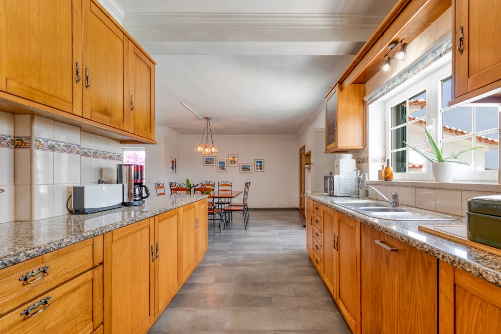 Fully equipped kitchen with oven, dish washer and all the cooking materials